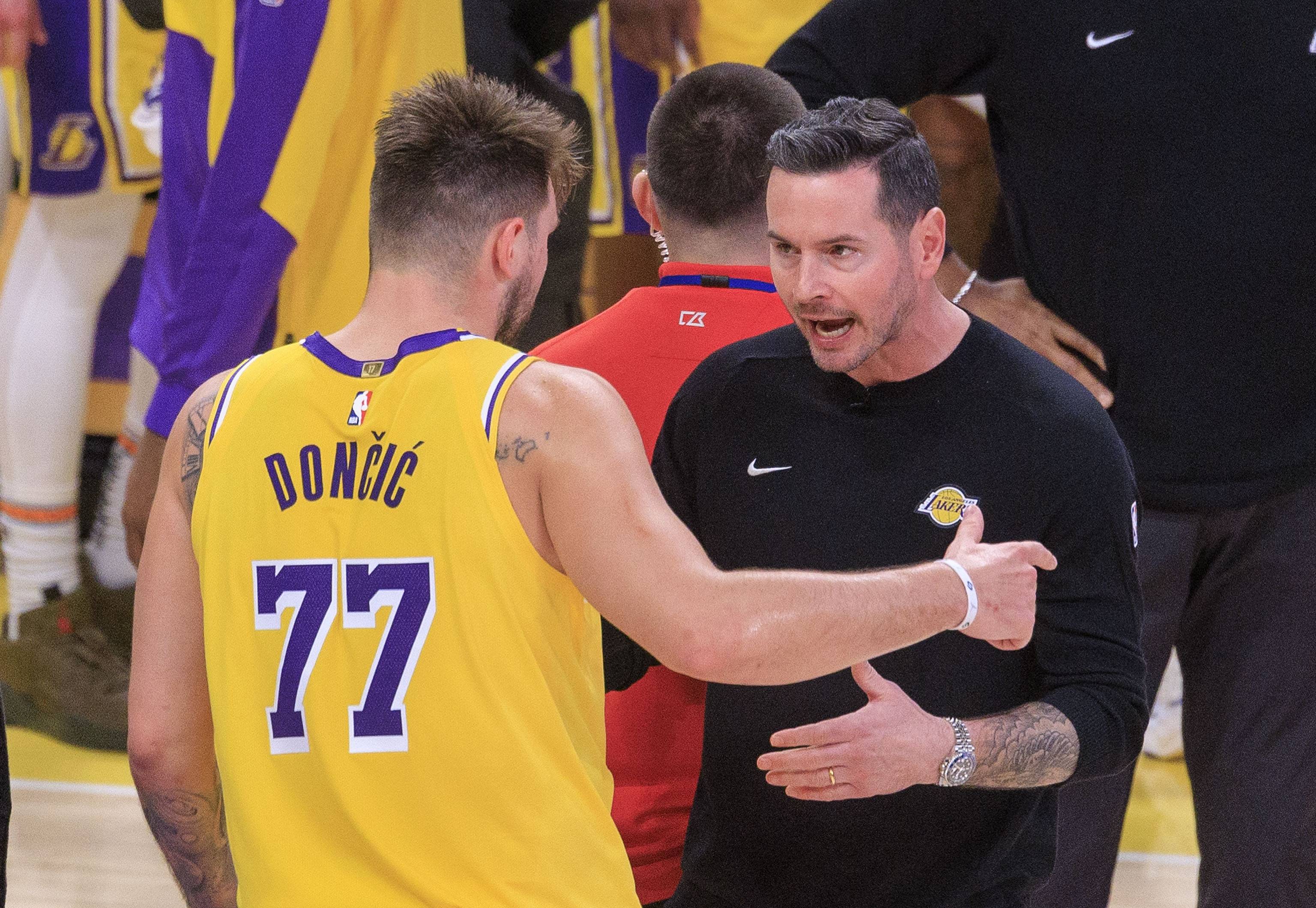 包含意甲赛前再迎强敌；洛杉矶湖人强势反弹；主帅态度——震撼外界；高层口径保持一致的词条